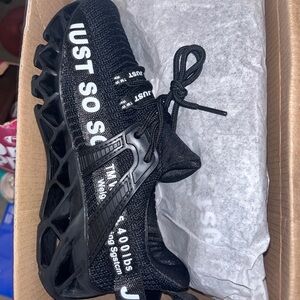 Black and white Sneakers kid size